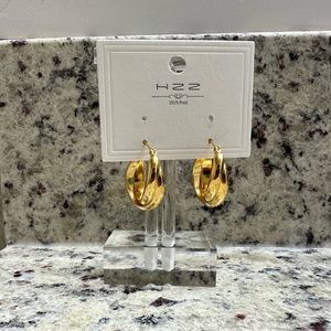 Gold circle earrings